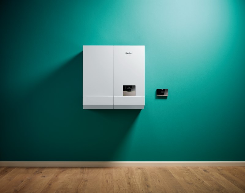 Vaillant VU 25CS/1-7 ecoTEC exclusive + VIH Q 75 vedľa kotla